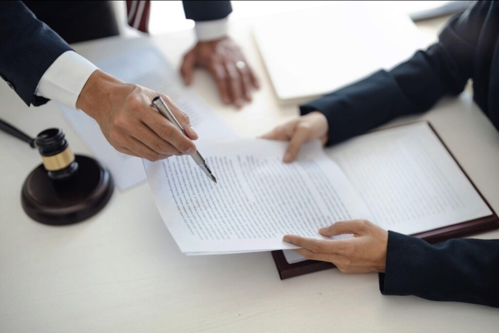 Advocate Manish Mukeria divorce lawyer services